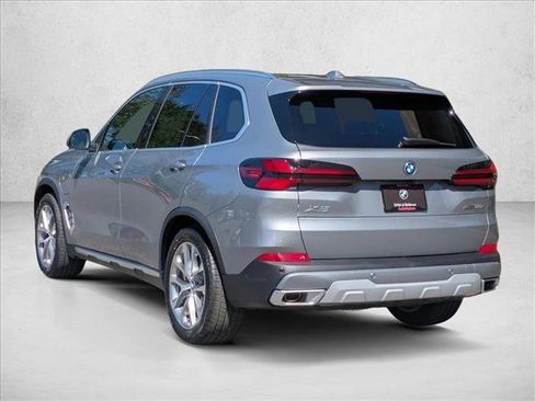 Used 2026 BMW X5 xDrive50e image 8