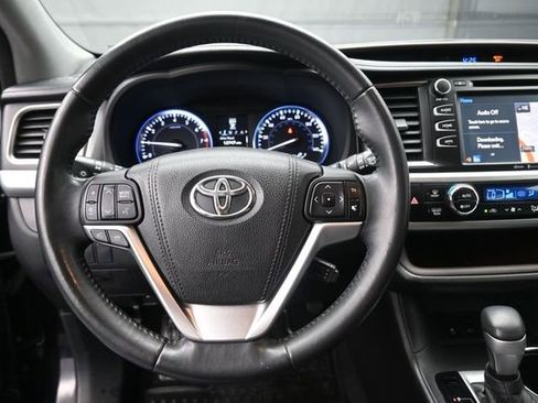 Used 2015 Toyota Highlander XLE AWD/4WD image 32