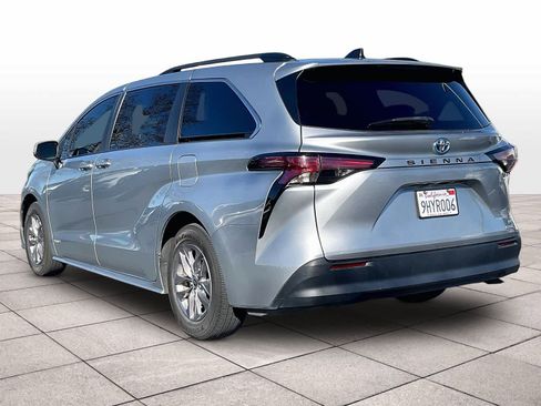 Used 2021 Toyota Sienna LE image 13