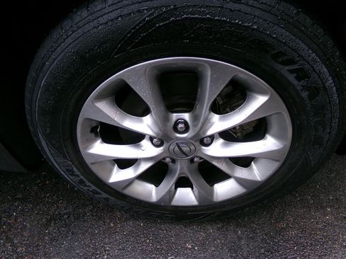 Used 2023 Chrysler Pacifica Touring-L AWD/4WD image 9