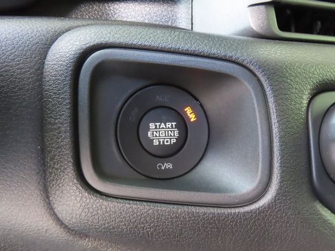 New 2025 Jeep Gladiator Willys image 13