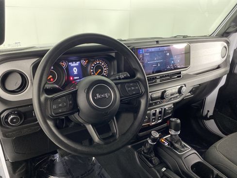 Used 2025 Jeep Wrangler Sport AWD/4WD image 36