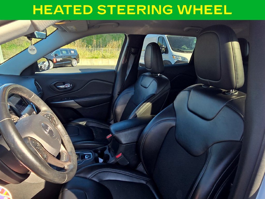 Used 2020 Jeep Cherokee Latitude Plus w/ Cold Weather Group AWD/4WD image 12