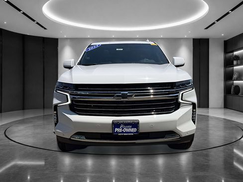 Used 2023 Chevrolet Suburban LT w/ Luxury Package AWD/4WD image 3