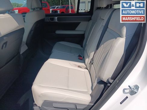 Used 2025 Hyundai Santa Fe SEL AWD/4WD image 6