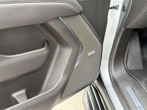 Used 2023 GMC Yukon SLT w/ SLT Luxury Package image 25