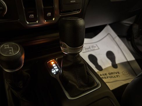 Used 2021 Jeep Wrangler Sport S image 37