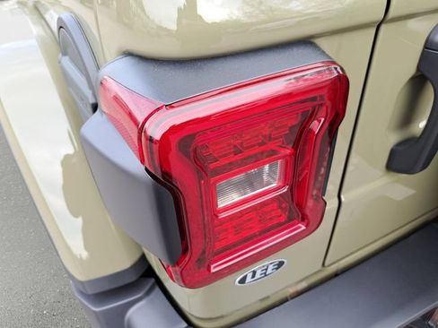 Used 2026 Jeep Wrangler Unlimited Rubicon AWD/4WD image 30