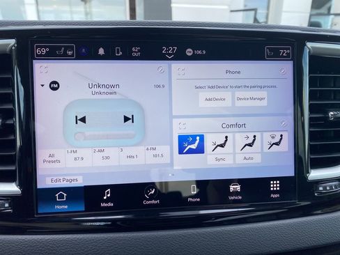 Used 2023 Chrysler Pacifica Touring-L image 19