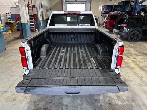 Used 2025 Chevrolet Silverado 2500 ZR2 w/ Technology Package AWD/4WD image 10