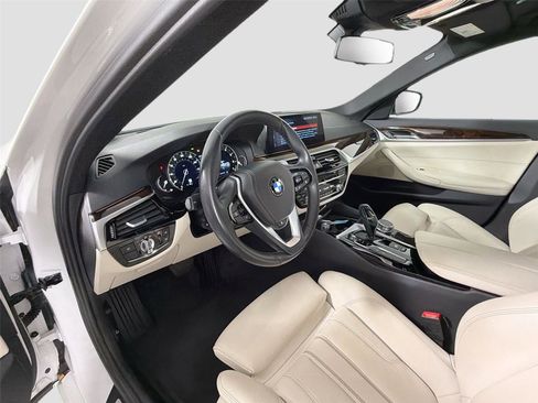 Used 2017 BMW 530i RWD image 9