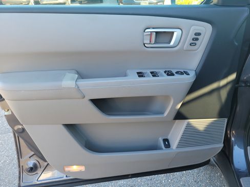 Used 2015 Honda Pilot Touring image 19