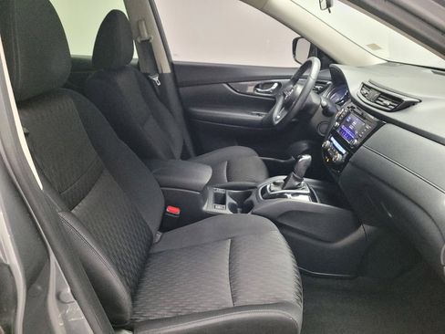 Used 2018 Nissan Rogue SV w/ Premium Package FWD image 21