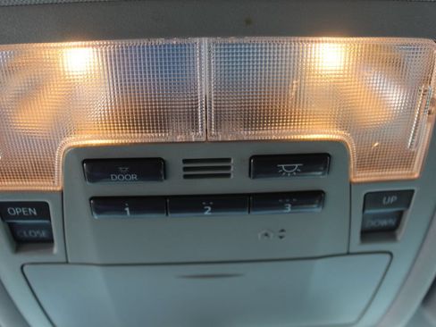 Used 2014 Toyota Highlander Limited FWD image 27