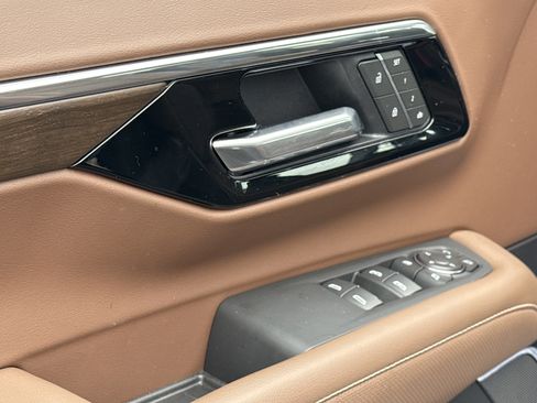 Certified 2025 Chevrolet Tahoe High Country image 15