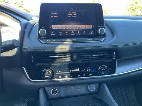 Used 2022 Nissan Rogue SV image 7