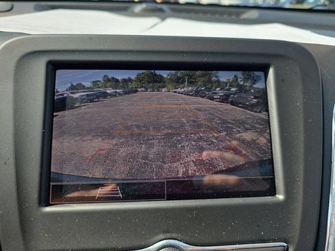 Used 2023 Chevrolet Equinox LT FWD image 18