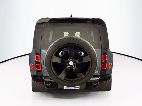 Used 2023 Land Rover Defender 110 X-Dynamic SE image 6