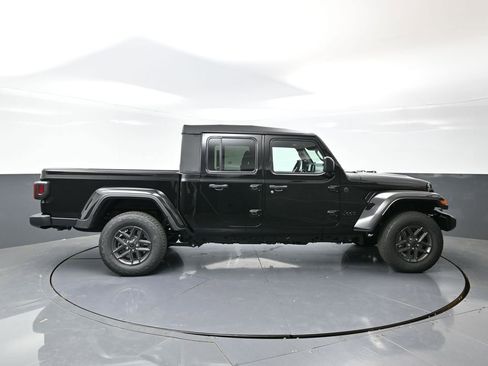 New 2026 Jeep Gladiator Sport image 4