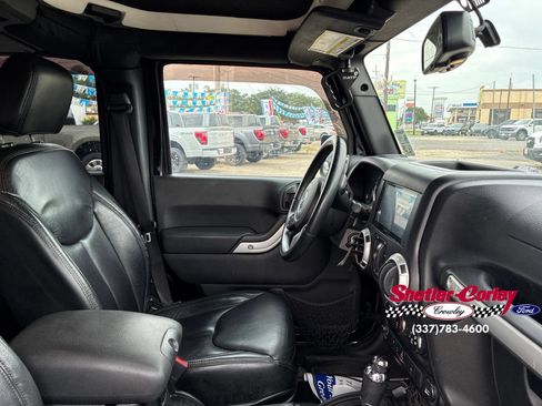 Used 2015 Jeep Wrangler Unlimited Sahara w/ Connectivity Group AWD/4WD image 11