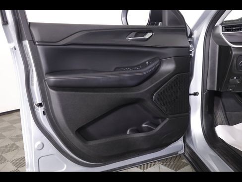 Used 2023 Jeep Grand Cherokee Laredo w/ Luxury Tech Group I image 20