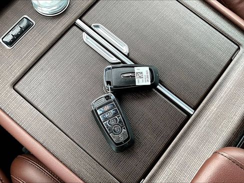 Used 2025 Lincoln Navigator L Reserve AWD/4WD image 36