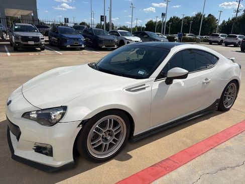 Used 2016 Subaru BRZ Limited w/ Popular Package #1 RWD image 3