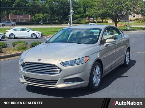Used 2015 Ford Fusion SE FWD image 1