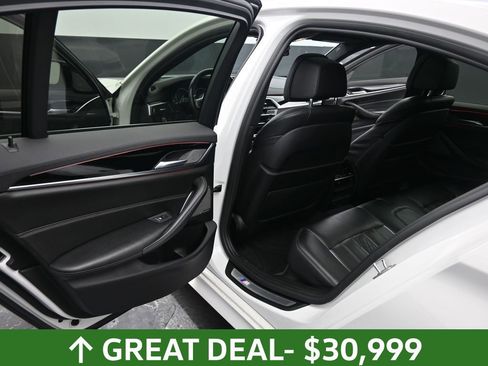 Used 2018 BMW M550i xDrive image 22