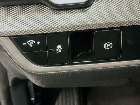 Used 2025 Kia Sportage LX image 17