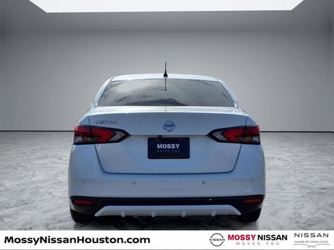Used 2021 Nissan Versa S FWD image 6