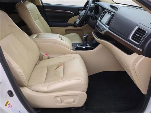 Used 2015 Toyota Highlander Limited image 19
