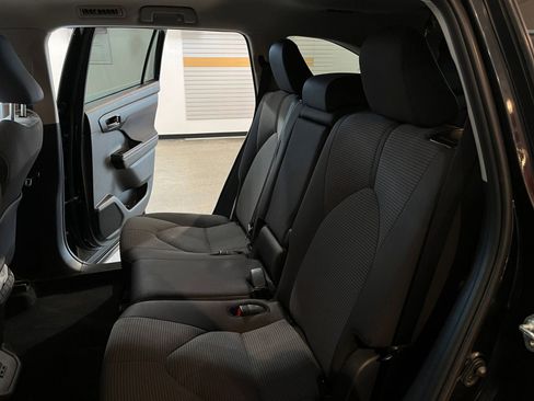 Used 2025 Toyota Highlander LE FWD image 41