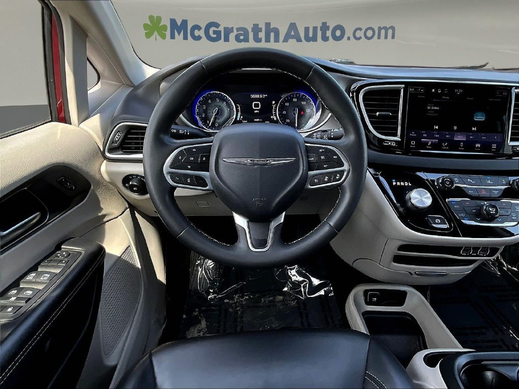 Used 2023 Chrysler Pacifica Touring-L FWD image 10