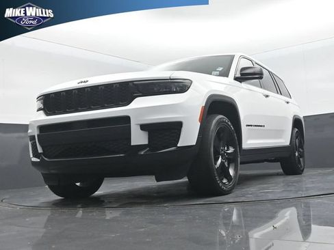 Used 2023 Jeep Grand Cherokee L Laredo AWD/4WD image 19