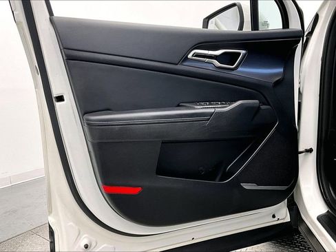 Used 2023 Kia Sportage EX image 17