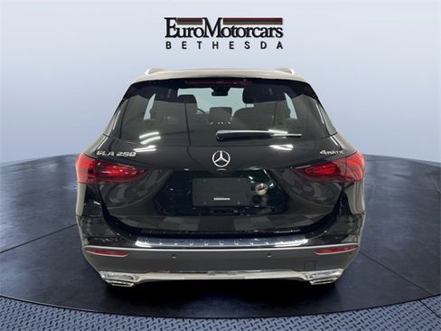 Used 2025 Mercedes-Benz GLA 250 4MATIC image 4