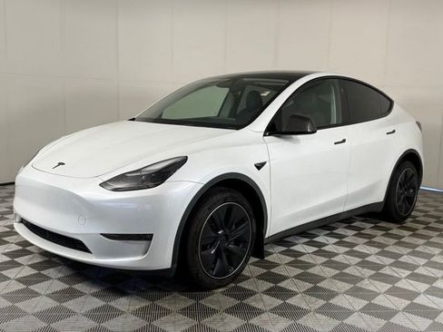 Used 2023 Tesla Model Y Long Range AWD/4WD image 2