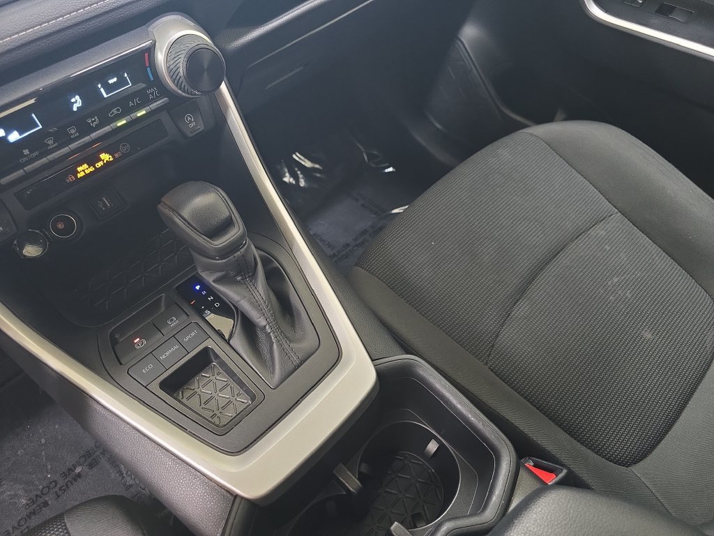 Used 2024 Toyota RAV4 LE FWD image 23