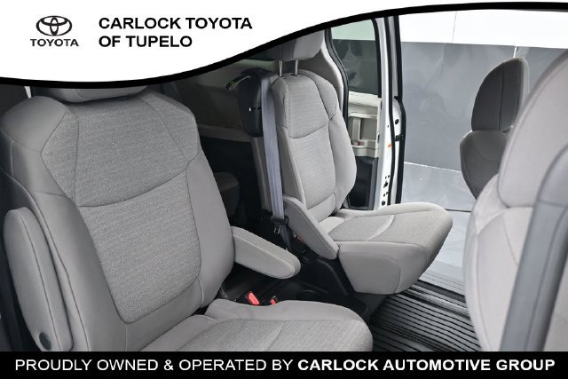 Used 2023 Toyota Sienna LE FWD image 43