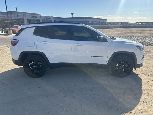 Used 2025 Jeep Compass Latitude w/ Altitude Special Edition AWD/4WD image 6