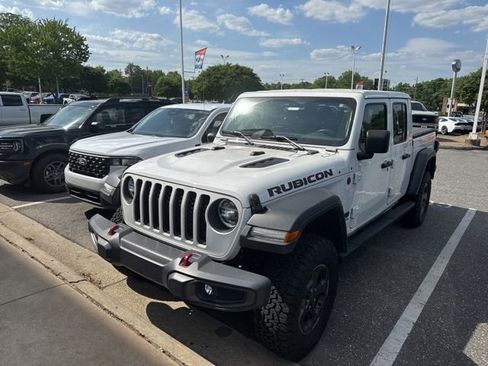 Used 2020 Jeep Gladiator Rubicon image 2