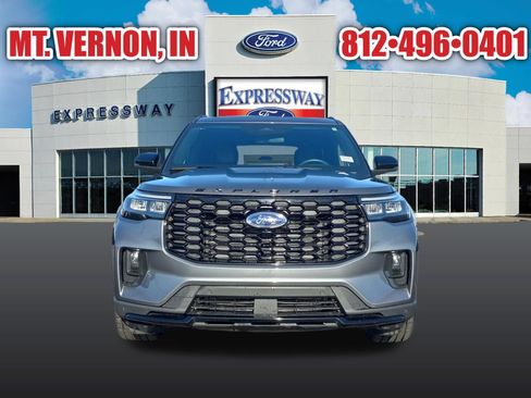 Used 2025 Ford Explorer ST-Line w/ ST-Line Street Pack image 3