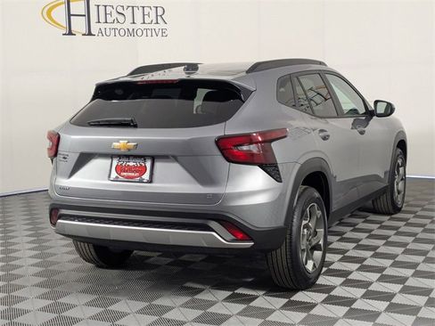 Certified 2025 Chevrolet Trax LT w/ LT Convenience Package image 7