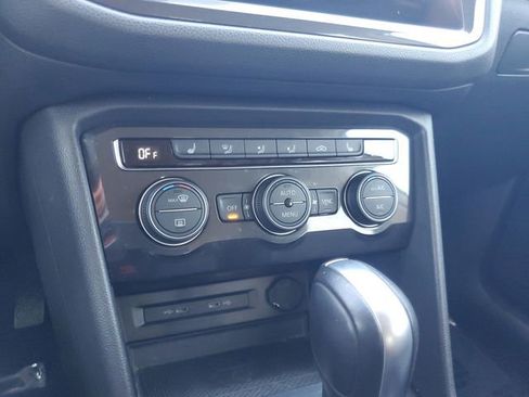 Used 2021 Volkswagen Tiguan SE image 21