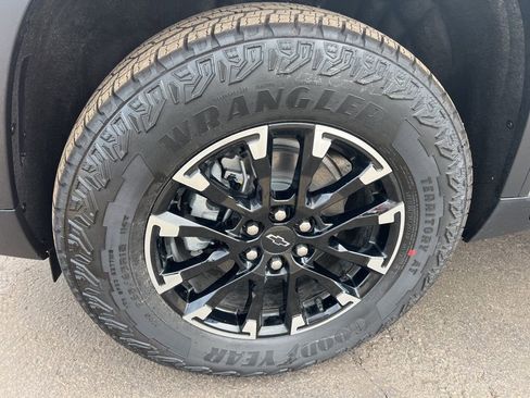 New 2026 Chevrolet Traverse Z71 w/ LPO, Floor Liner Package image 3