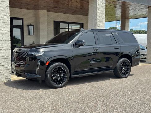 Used 2023 Cadillac Escalade Premium Luxury AWD/4WD image 4