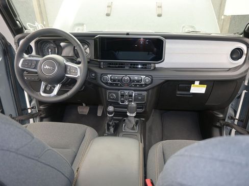 Used 2025 Jeep Wrangler Unlimited Sahara w/ Safety Group AWD/4WD image 34
