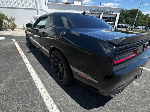 Used 2015 Dodge Challenger SRT Hellcat RWD image 3