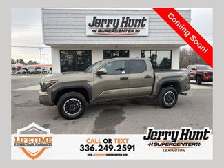 Used 2025 Toyota Tacoma SR5 video 1